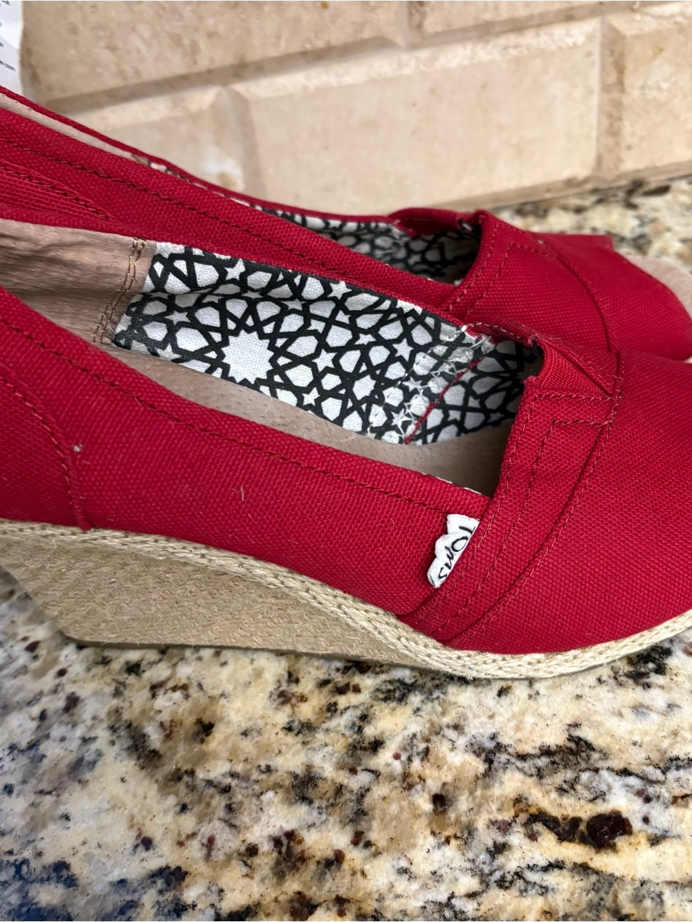 Toms Women's Red Canvas Peep-Toe Mules - Picture 4 of 6